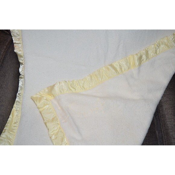 Vtg Baby Chatham Giraffe Wool Baby Blanket Satin Edge 36" x 48" Yellow - Picture 8 of 8